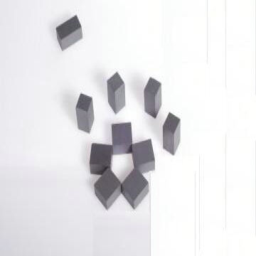 औद्योगिक और स्वचालन के लिए 0.3 से 0.45 टेस्ला चुंबकीय घटकों के साथ काले स्थायी फेराइट चुंबक