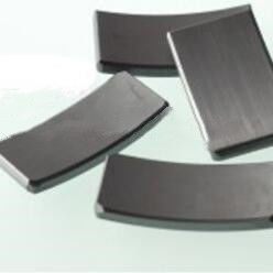 उच्च ऊर्जा स्थायी फेराइट चुंबक उच्च संकोचशीलता के साथ